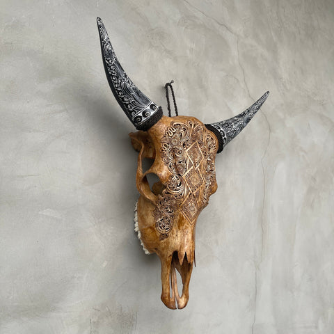 Diamant Ketupat | Crâne de Vache Sculpté à la Main