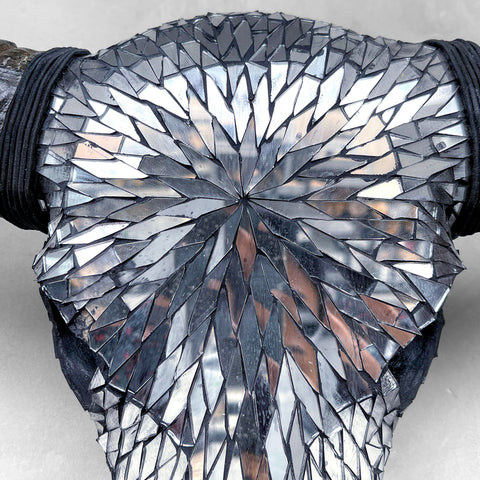 Mosaïque réfléchissante | Crâne de buffle en verre