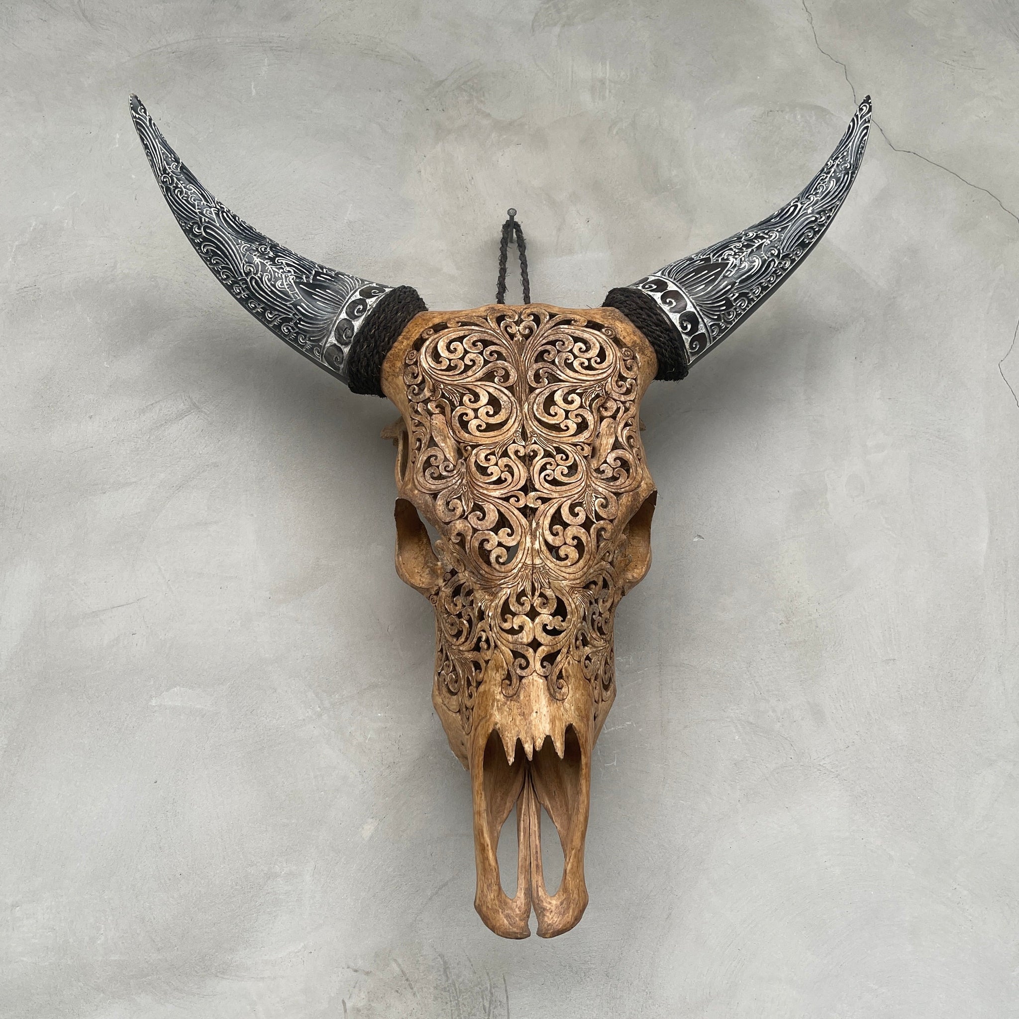 Rhapsodie Rétro | Crâne de Vache Sculpté à La Main