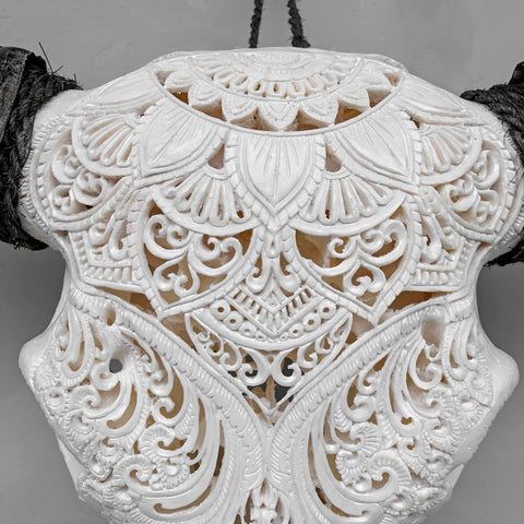 Trekkeur tribal | Crâne de buffle sculpté à la main