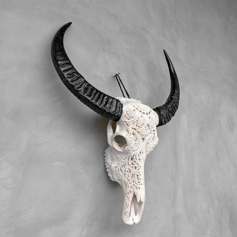 Trekkeur tribal | Crâne de buffle sculpté à la main