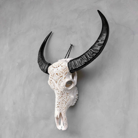 Trekkeur tribal | Crâne de buffle sculpté à la main