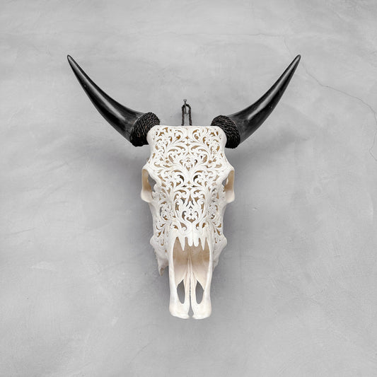 Feuille de Feu | Crâne de Vache Sculpté à la Main