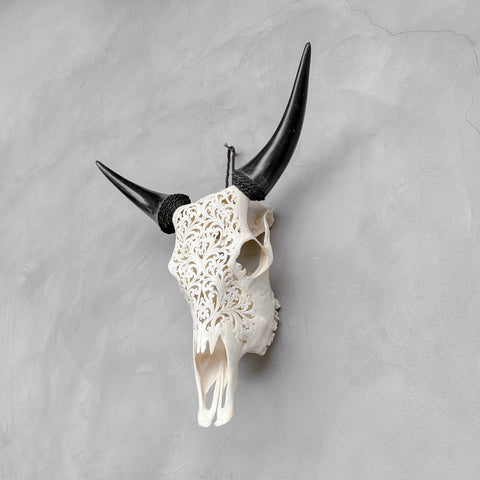 Feuille de Feu | Crâne de Vache Sculpté à la Main