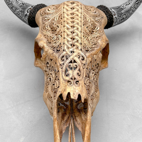 Rebelle rustique | Crâne de Vache Sculpté à la Main