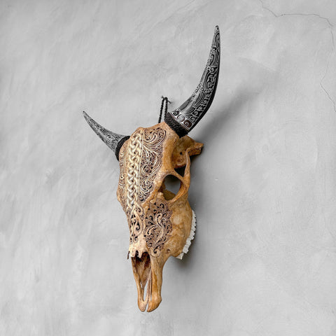 Rebelle rustique | Crâne de Vache Sculpté à la Main