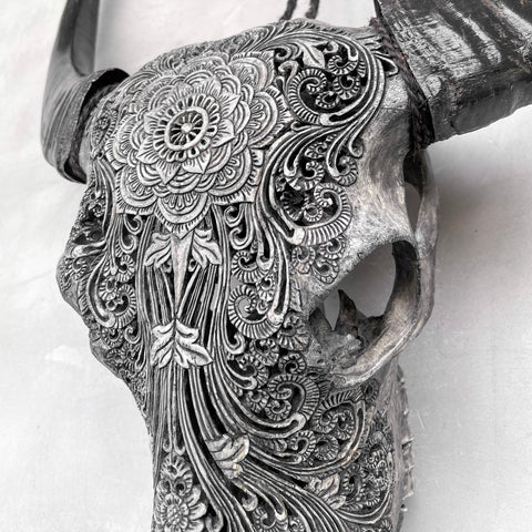 Mandala de fleur épanouie | Crâne de Buffle Sculpté à la Main