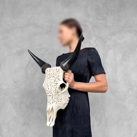 Feuille de Feu | Crâne de Vache Sculpté à la Main