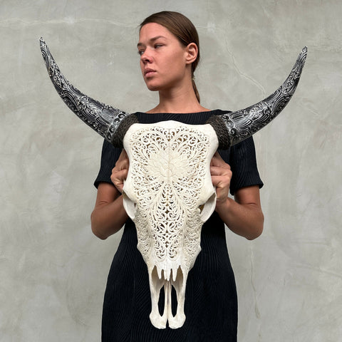 Gloire du Lotus | Crâne de Vache Sculpté à la Main