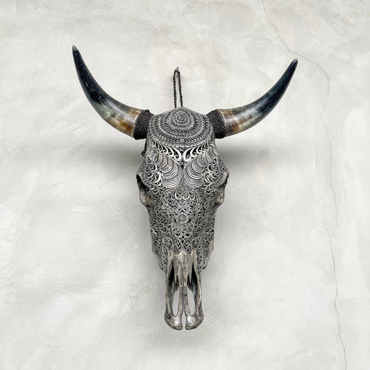 Nectar nomade | Crânes de taureaux sculptés à la main