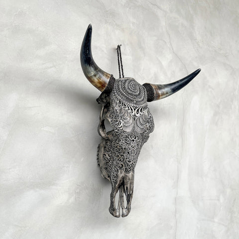 Nectar nomade | Crânes de taureaux sculptés à la main