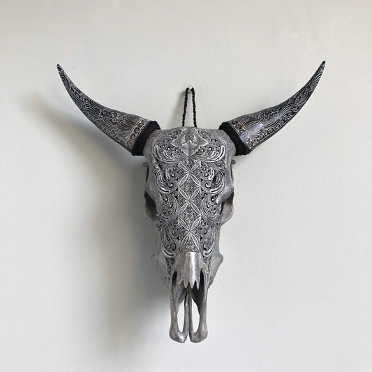 Bourgeon Délicat | Crâne de Vache Sculpté à La Main