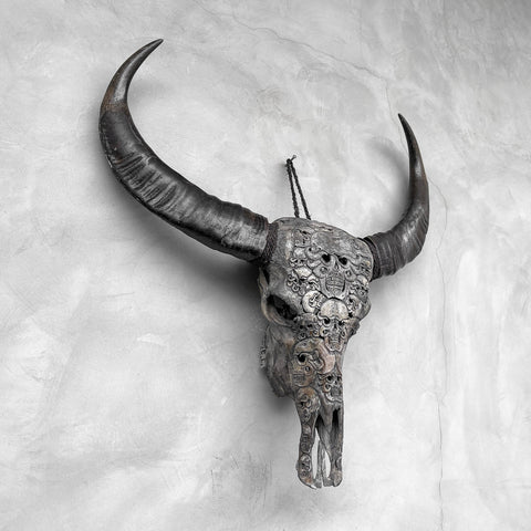 Diablo macabre | Crâne de Buffle Sculpté à la Main