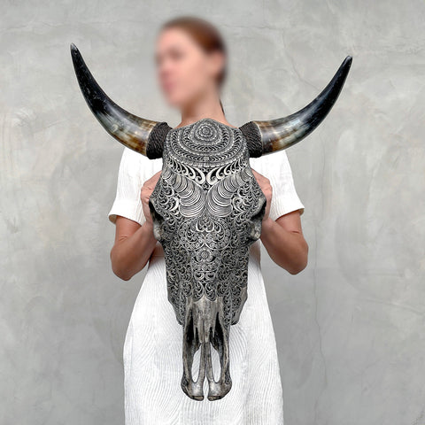Nectar nomade | Crânes de taureaux sculptés à la main
