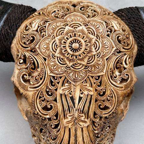 Mandala de fleur épanouie | Crâne de Buffle Sculpté à la Main