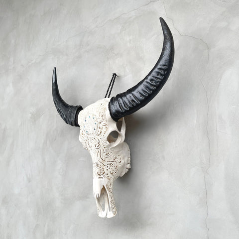 Paon et Ormeaux | Crâne de Buffle Sculpté à la Main