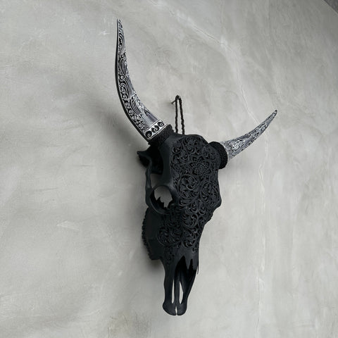 Floraison de Minuit | Crâne de Vache Sculpté à la Main