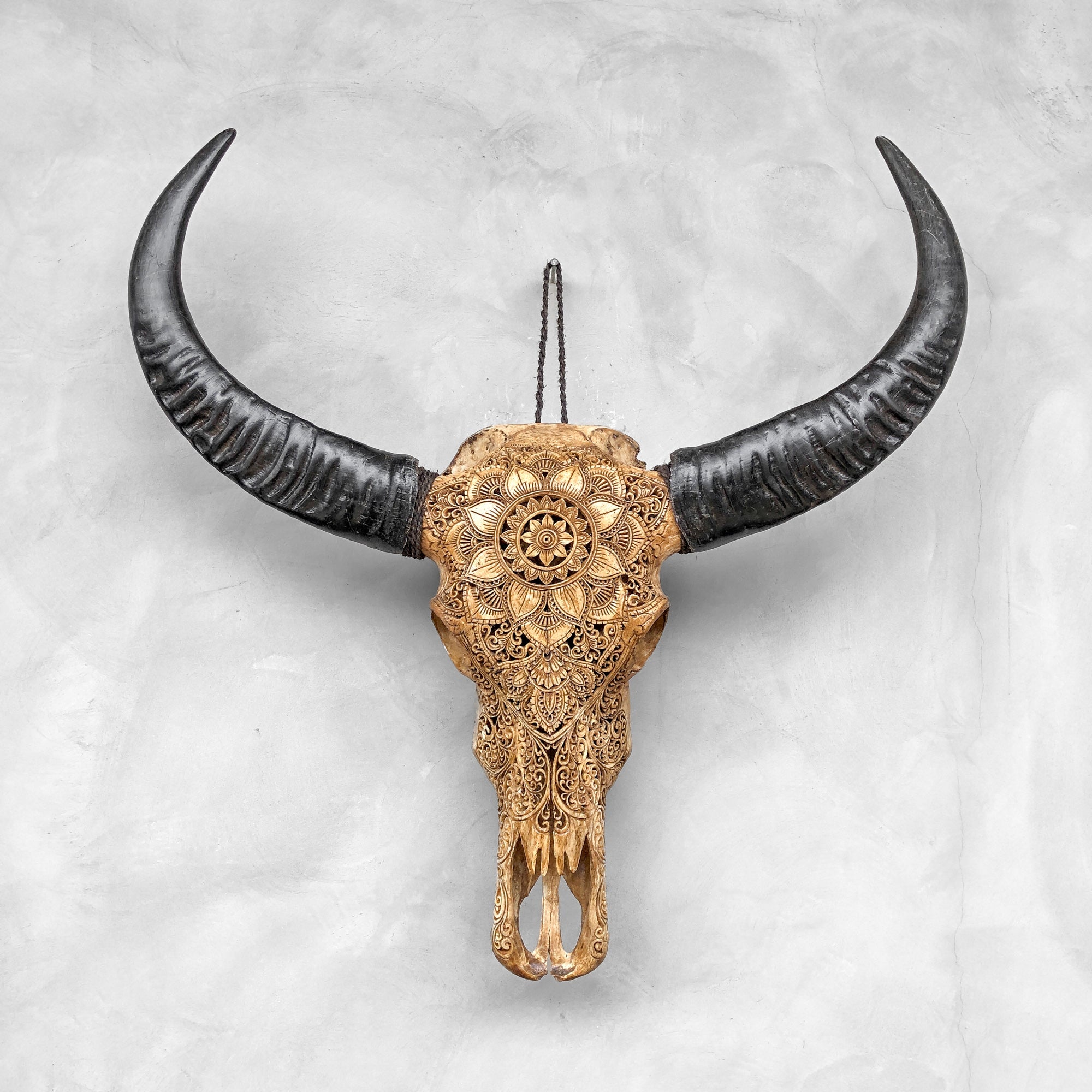 Mandala triple fleur | Crâne de Buffle Sculpté à la Main