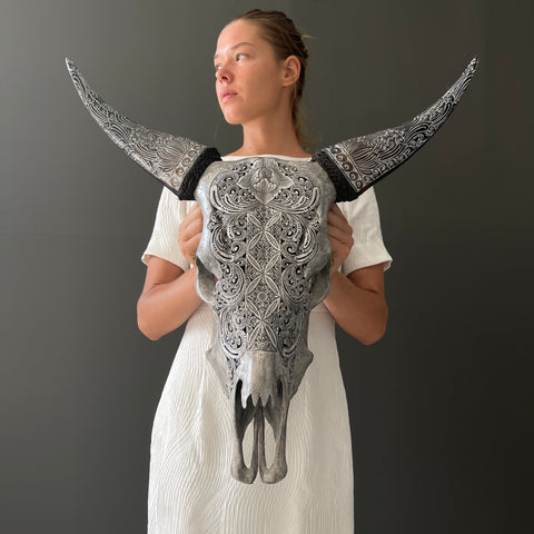 Bourgeon Délicat | Crâne de Vache Sculpté à La Main