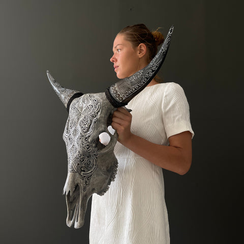 Bourgeon Délicat | Crâne de Vache Sculpté à La Main
