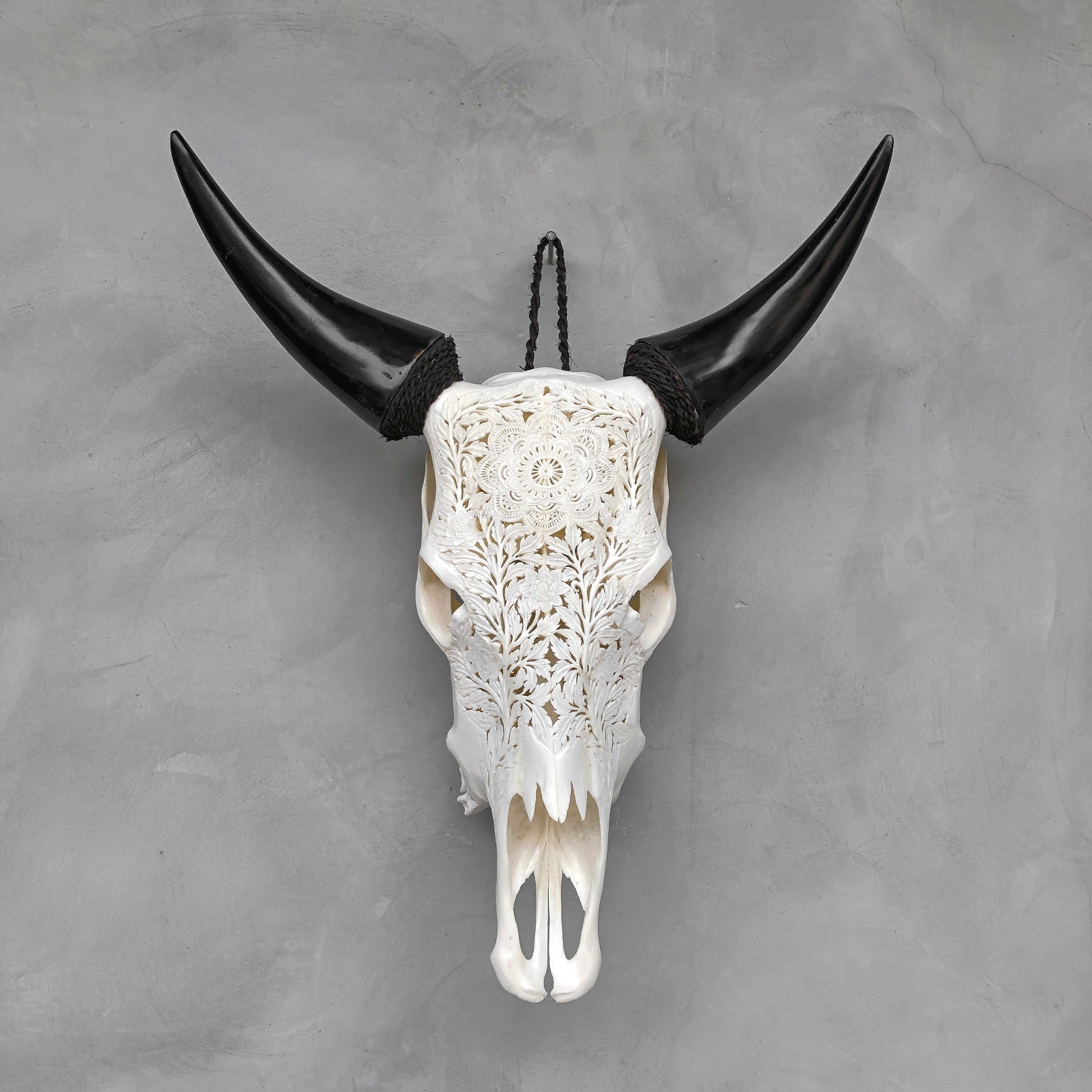 Fleur de bovin | Crâne de Vache Sculpté à la Main
