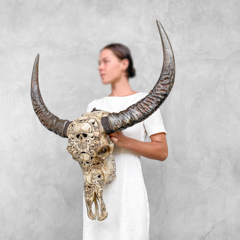 Diablo macabre | Crâne de Buffle Sculpté à la Main