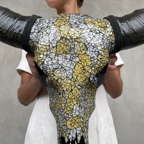Mosaïque soleil marbrée | Crâne de buffle en verre