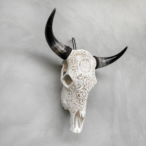 Lotus Delight | Crâne de Vache Sculpté à la Main