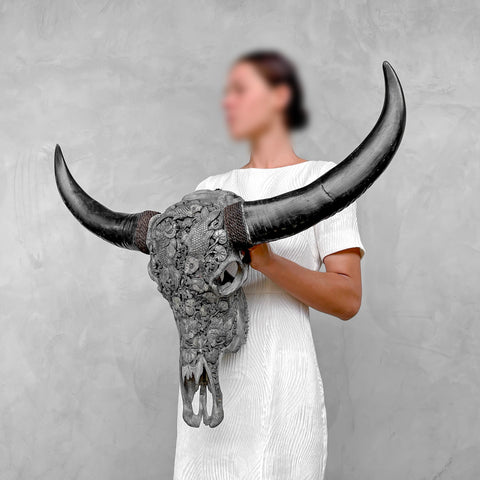 Symphonie koï | Crâne de Buffle Sculpté à la Main
