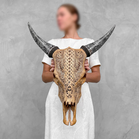 Rebelle rustique | Crâne de Vache Sculpté à la Main