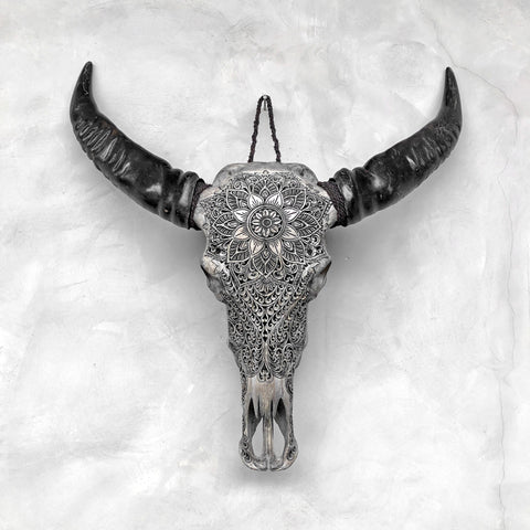 Mandala triple fleur | Crâne de Buffle Sculpté à la Main