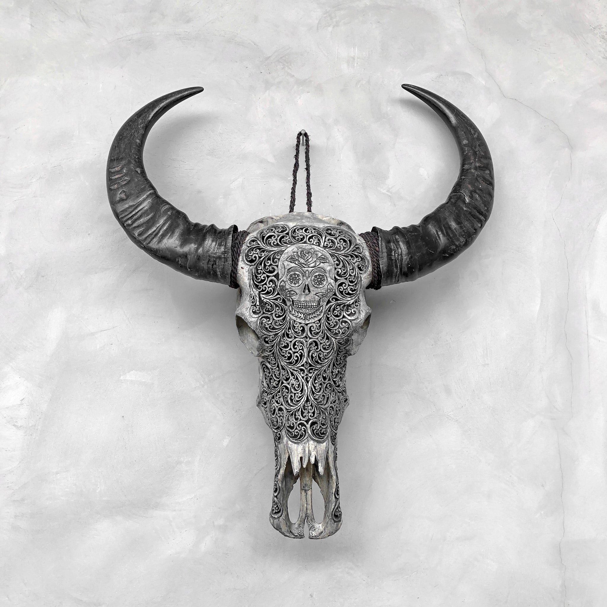 Dios de Los Muertos | Crâne de Buffle Sculpté à la Main
