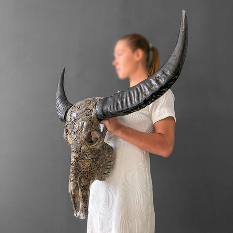 Fusion koï | Crâne de Buffle Sculpté à la Main