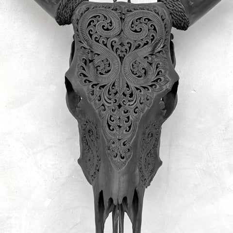 Crête flamboyante | Crâne de vache sculpté à la main