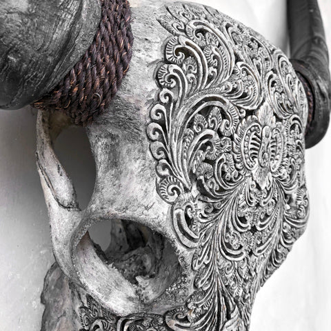 Floraison harmonieuse | Crâne de Buffle Sculpté à la Main