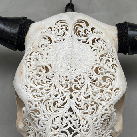 Crête de feuille de mandala | Crânes de taureaux sculptés à la main