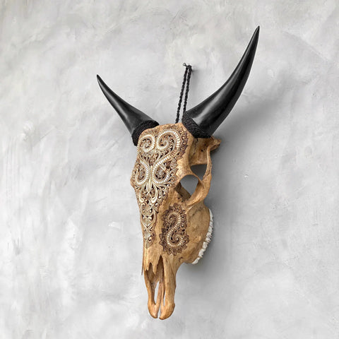 Crête flamboyante | Crâne de vache sculpté à la main