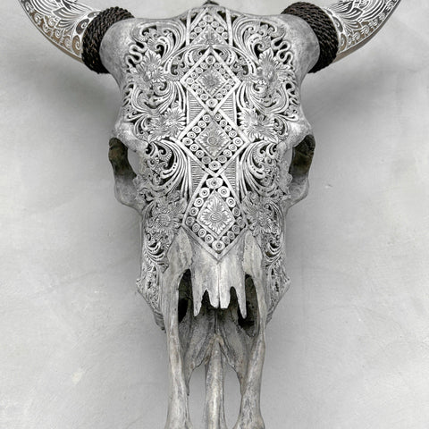 Diamant Ketupat | Crâne de Vache Sculpté à la Main