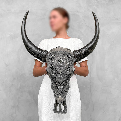 Mandala de fleur épanouie | Crâne de Buffle Sculpté à la Main