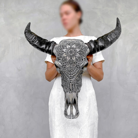 Mandala triple fleur | Crâne de Buffle Sculpté à la Main